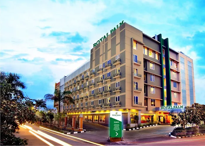 Royal Palm Hotel & Conference Center Cengkareng Giacarta